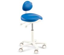 Score Apical Fixed, stamskin Capri blå, 52-72 cm (medium), hvid fod Ø54 cm, Hjul til hårde gulve - Købt som beset – outletvare m. begrænset reklamationsret.